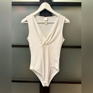 2 for 1! H&M White & Black Ribbed Sleeveless Bodysuits